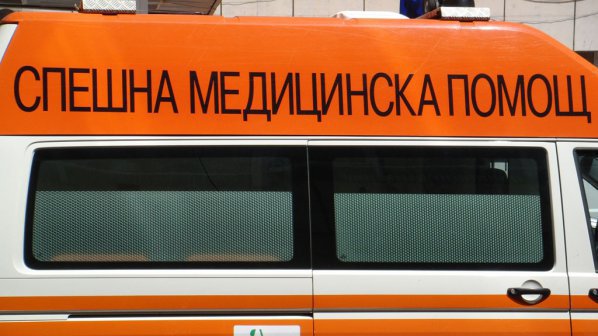Сънлив фелдшер наби майка на задушаващо се дете