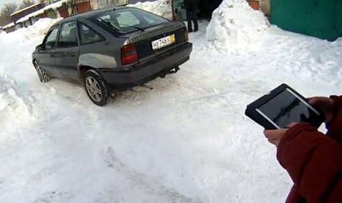 Руски Opel Vectra без шофьор