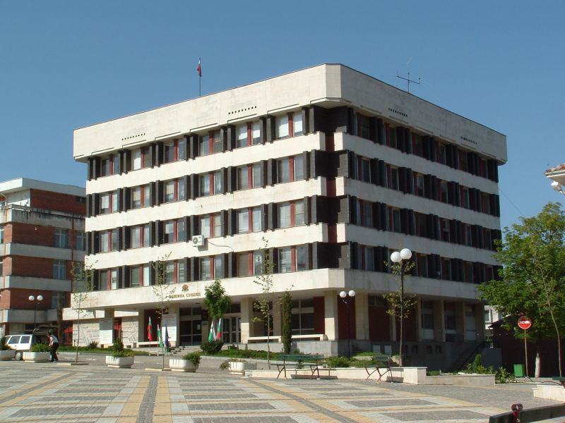Протестиращи превзеха на абордаж общината в Средец