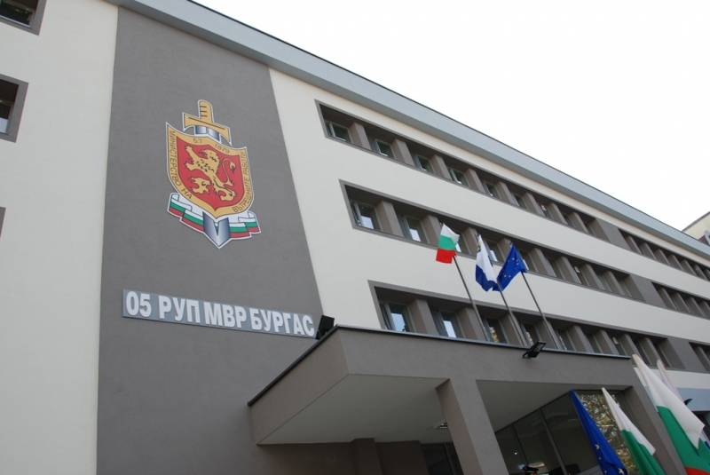 Крадец скочи от втория етаж на Пето РУП в Бургас и духна