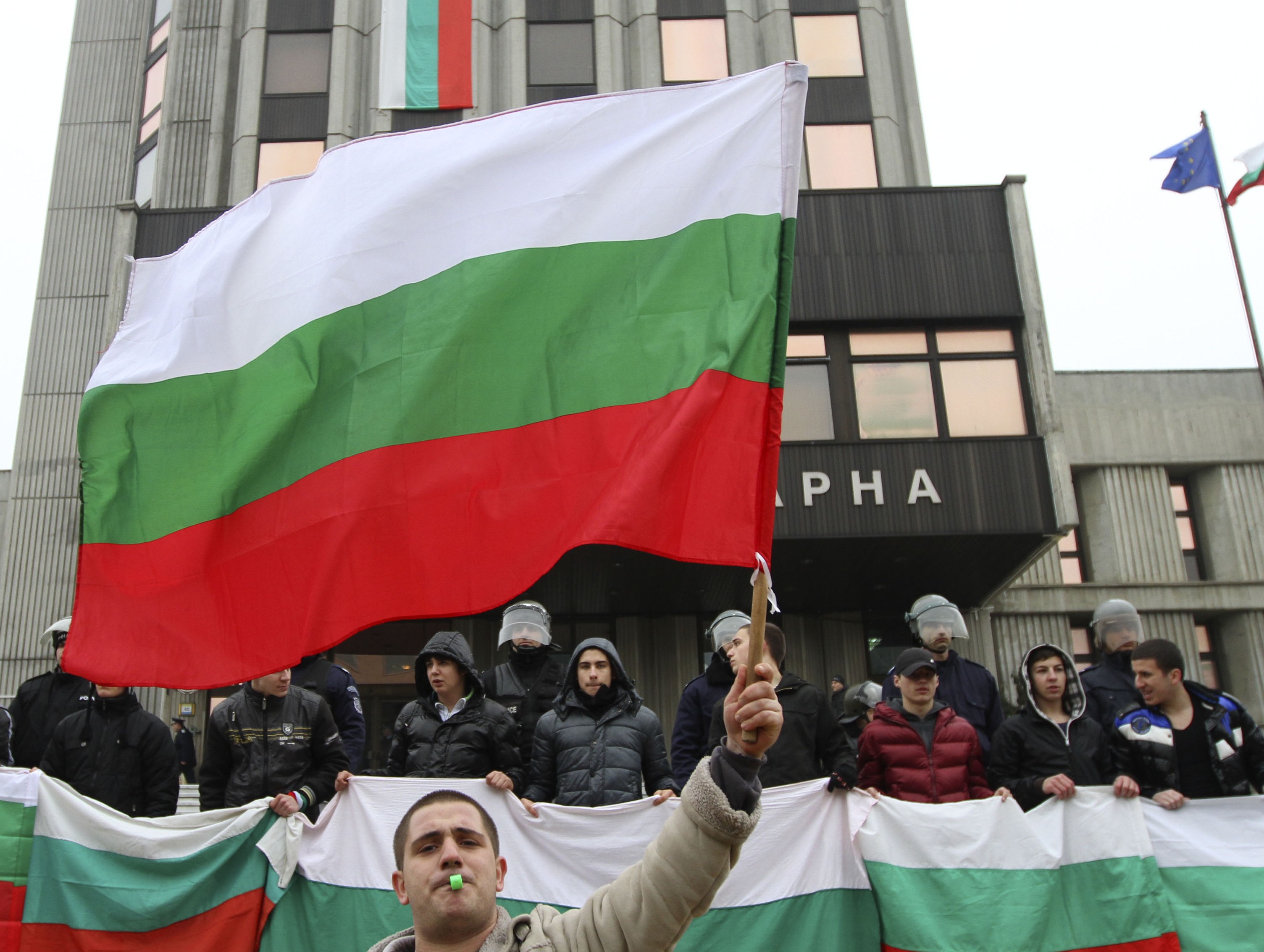 Протестът във Варна завърши със заплаха за блокада на гарата