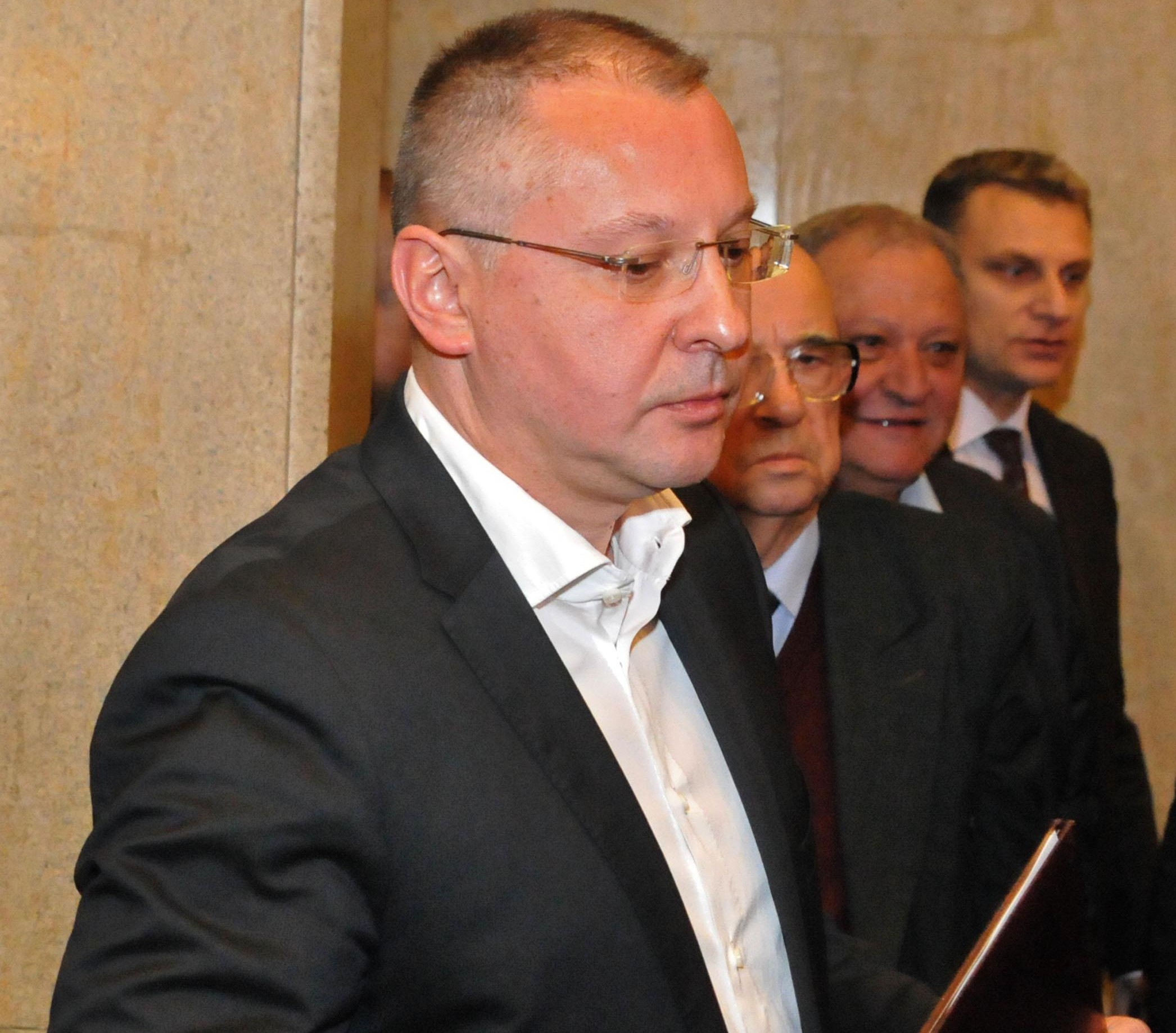 Станишев притеснен от контрола на Цветанов върху МВР
