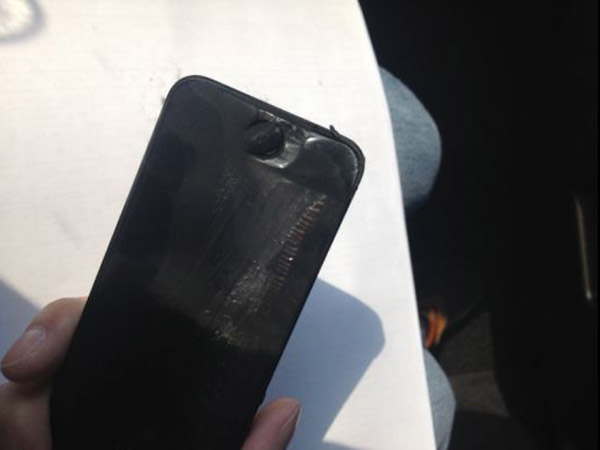 Регистрираха първия взрив на iPhone 5 (ВИДЕО)