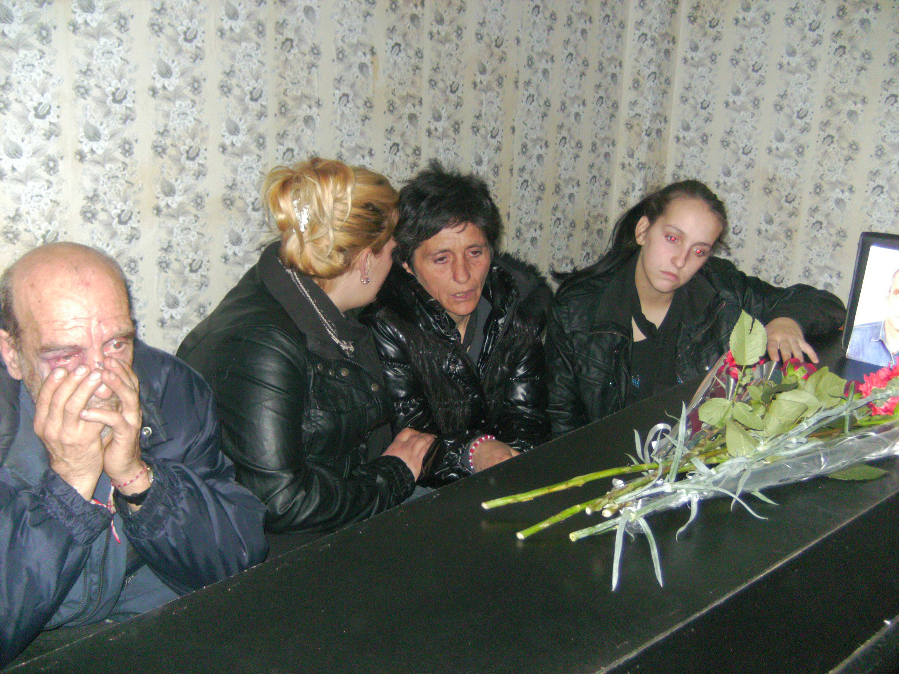 Стефка, съпруга на самозапалилия се Венцислав Василев от Раднево: Мъжът ми изгоря от беднотията!