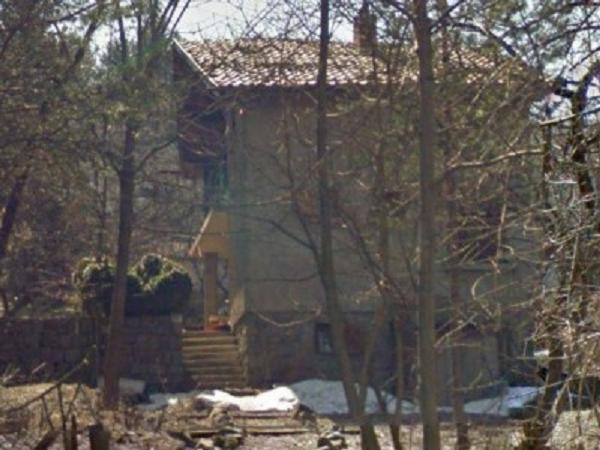 Намериха автомат “Калашников” между къщите на Борисов и Доган 