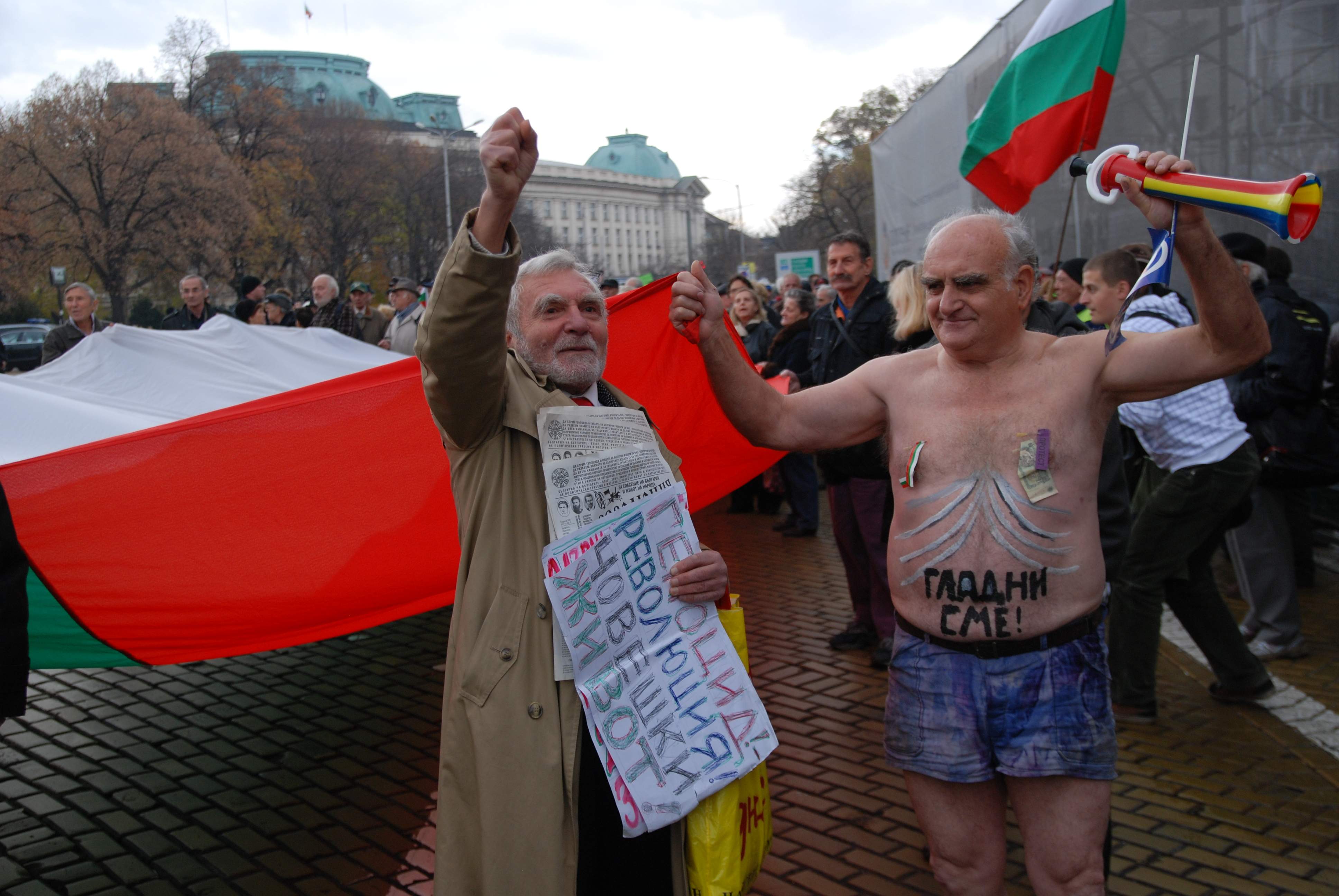 Деси Солджъра: Нападнаха ме като животно, щяха да ме пребият с палки!