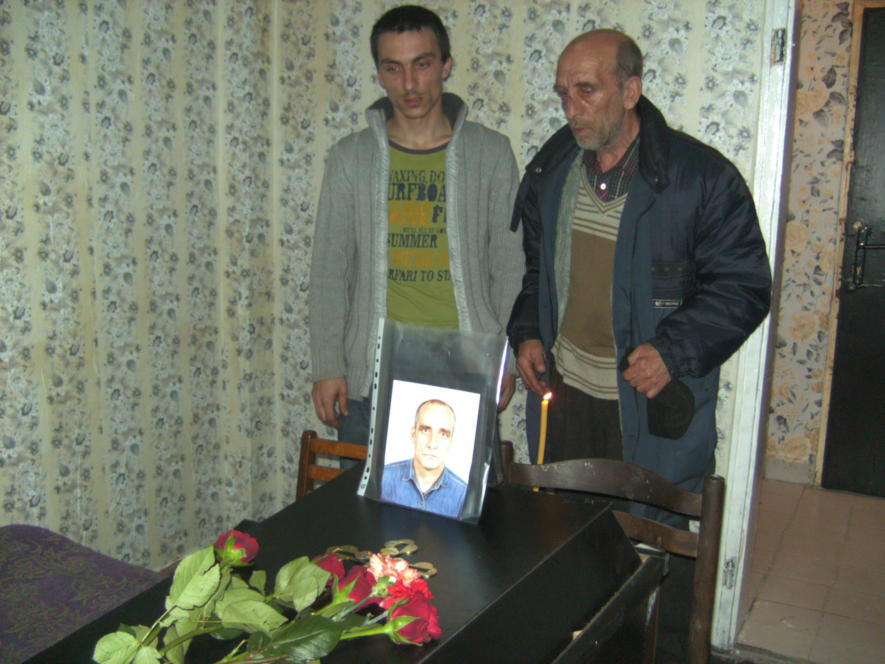 Стефка, съпруга на самозапалилия се Венцислав Василев от Раднево: Мъжът ми изгоря от беднотията!