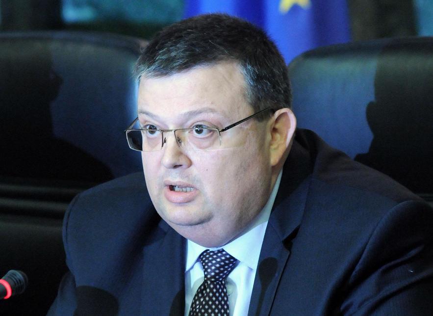 Сотир Цацаров: Ще отнемем лиценза на ЧЕЗ!