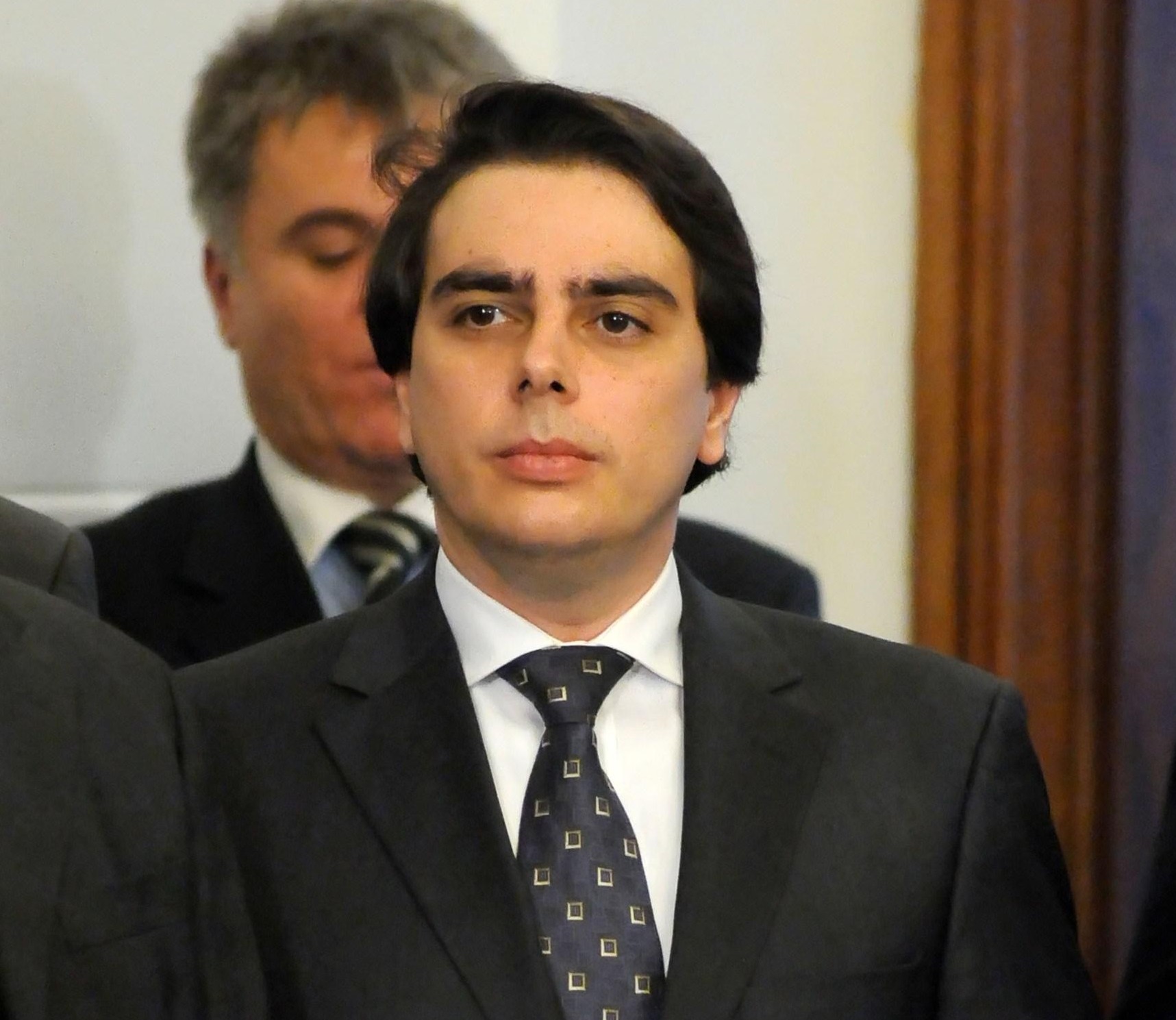 Асен Василев си води от Лондон Димитър Миленков