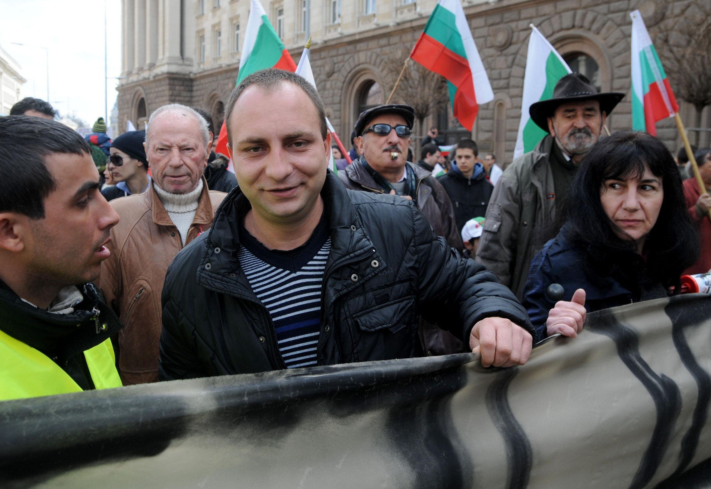 Протестът в София се разцепи още в началото