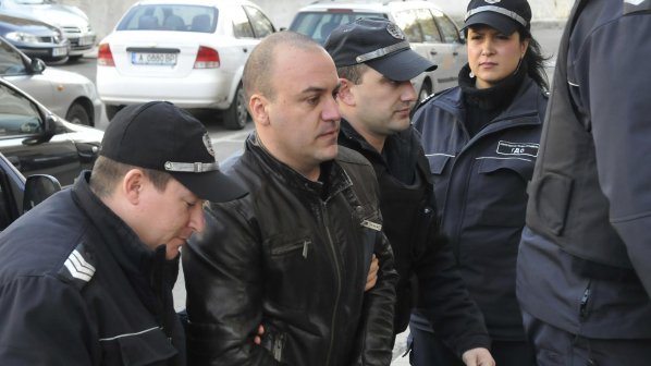 Банкери-заложници настояват да говорят в съда