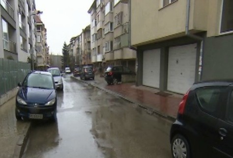 Кола със син буркан окупира частно паркомясто