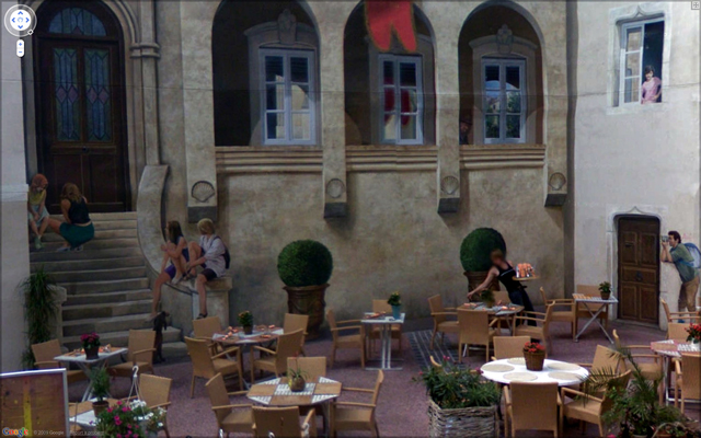 Вижте някои от най-шантавите снимки в Google StreetView 