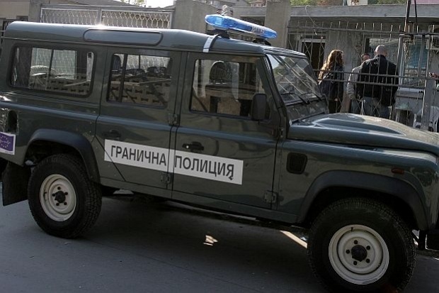 Спипаха сирийско семейство на границата
