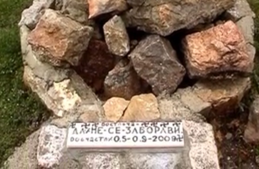Паметникът на загиналите българи с кораба "Илинден" осъмна със свастики