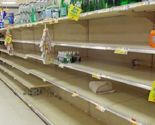 Храната в магазините в Кипър свършва