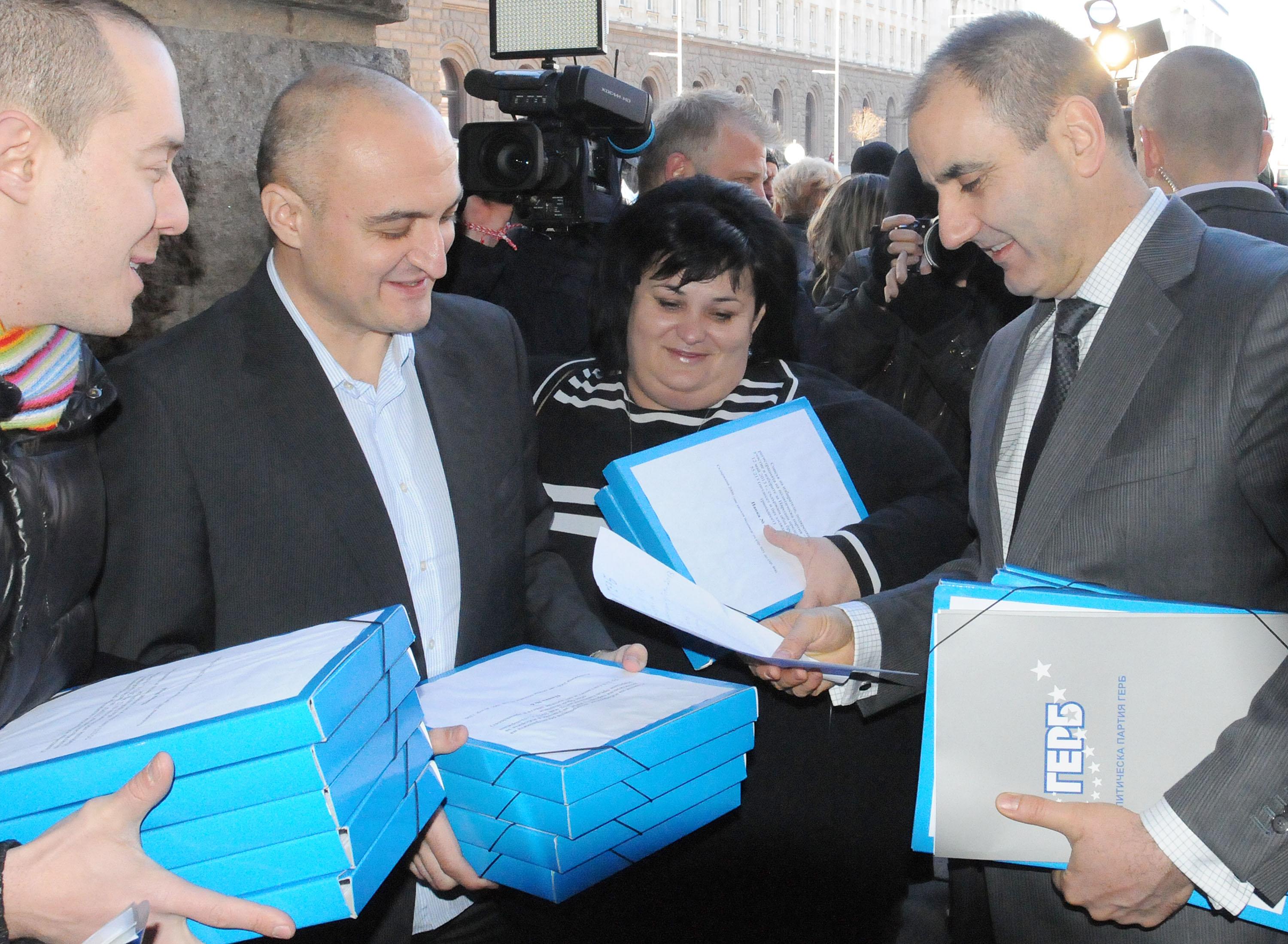 ГЕРБ наказва депутати, записани на борсата за помощи