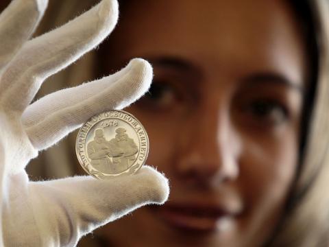 БНБ емитира позлатена сребърна монета с номинал 10 лева "Цар Самуил"