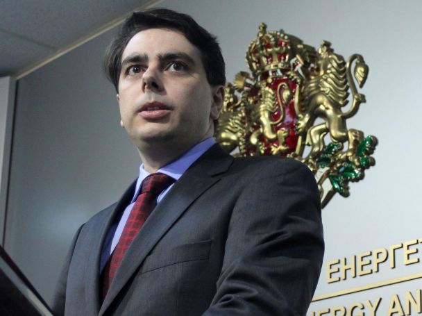 Финансист обясни защо е невъзможна идеята на ПП за чистка на 30 000 чиновници