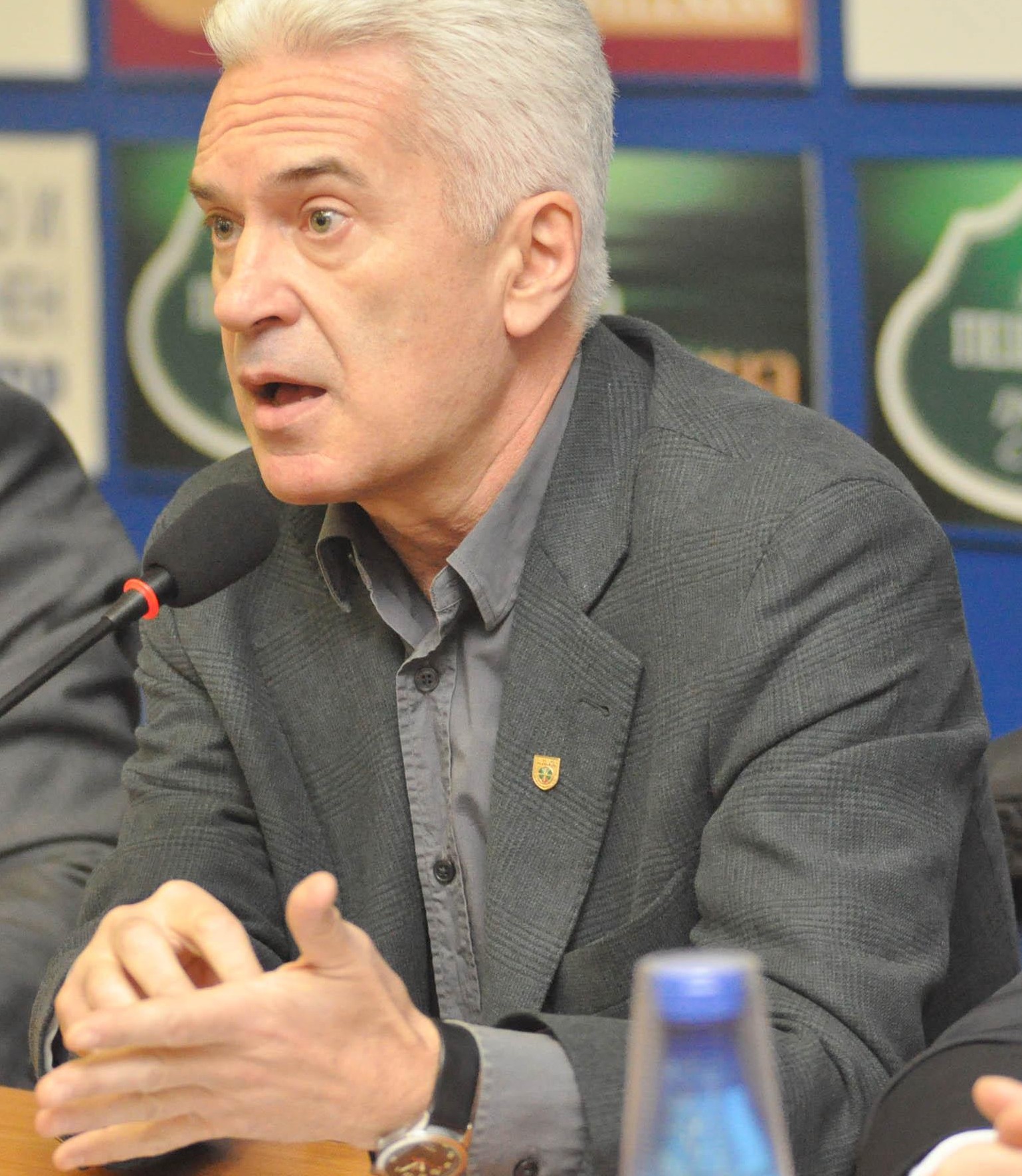 Волен Сидеров: Грабят ни чужди, мазни, потни ръчички