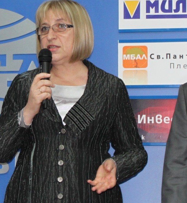 Цецка Цачева: Великден ни задължава да бъдем по-благородни и смирени в кампанията 