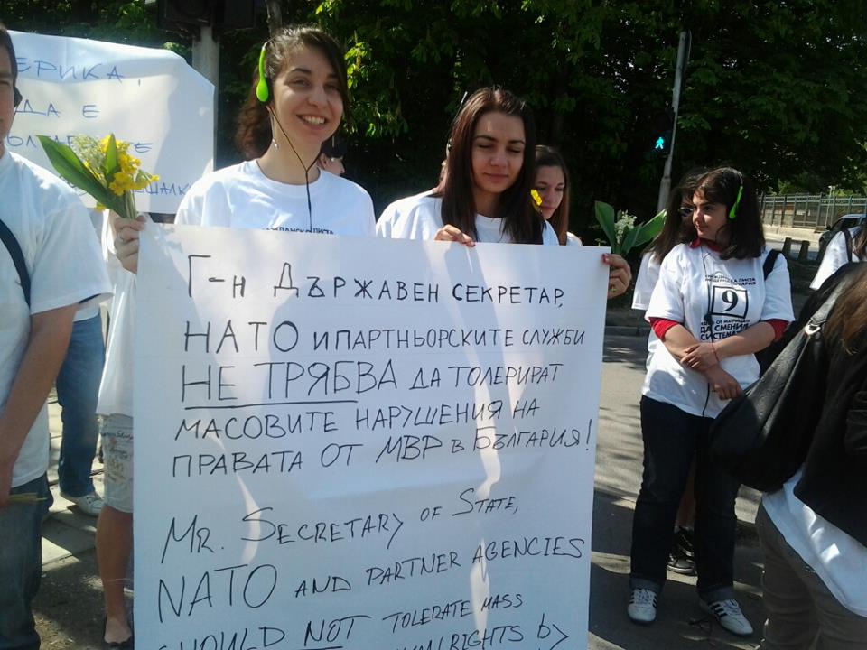 Акция срещу подслушването пред посолството на САЩ