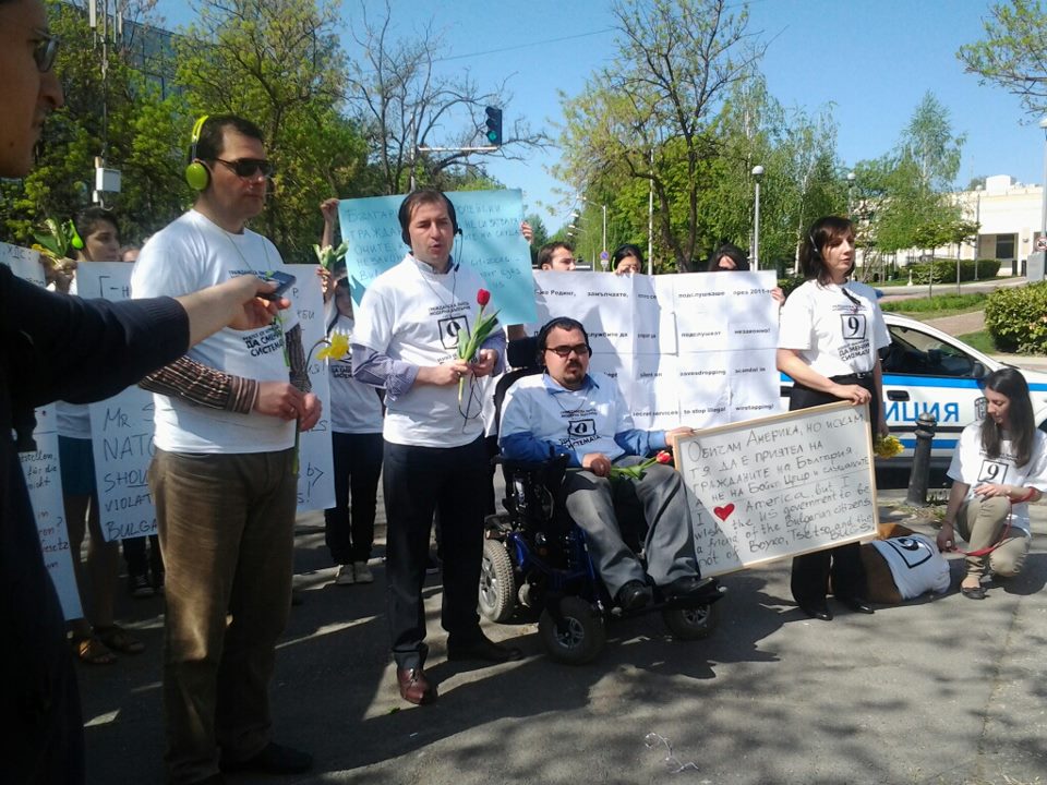 Акция срещу подслушването пред посолството на САЩ