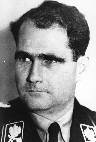 10.5.1941 г. Рудолф Хес, заместник на Хитлер, скача с парашут в Шотландия