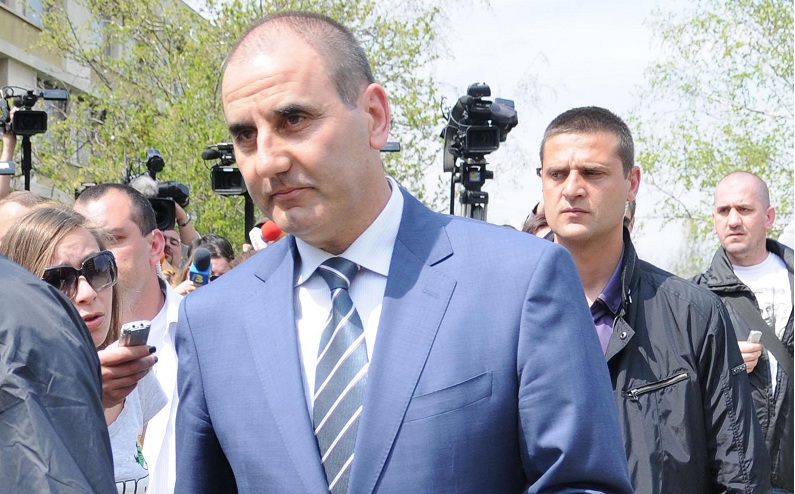 Връчват „Паметник на ушите“ на Цветанов