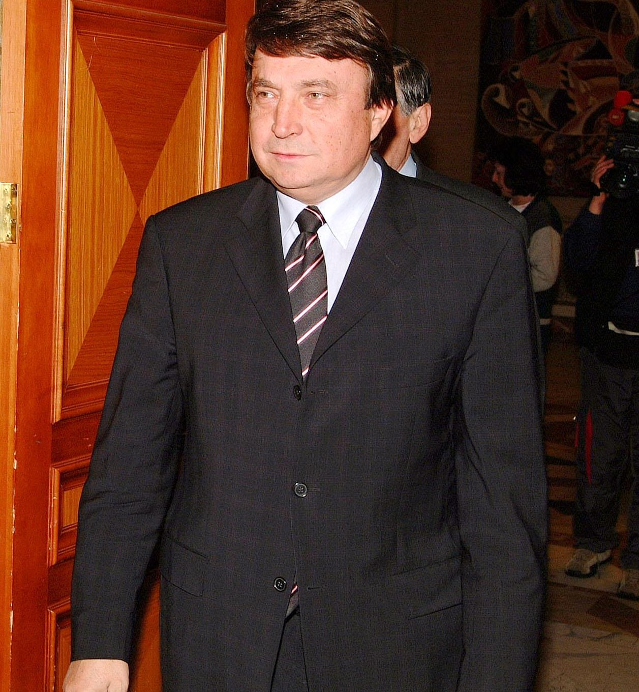 Младен Червеняков: ГЕРБ раздават колосални пари за купуване на вота