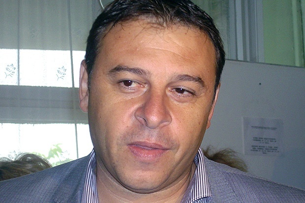 Кметът Атанас Камбитов спря ансамбъл „Пирин” да пее на БСП 