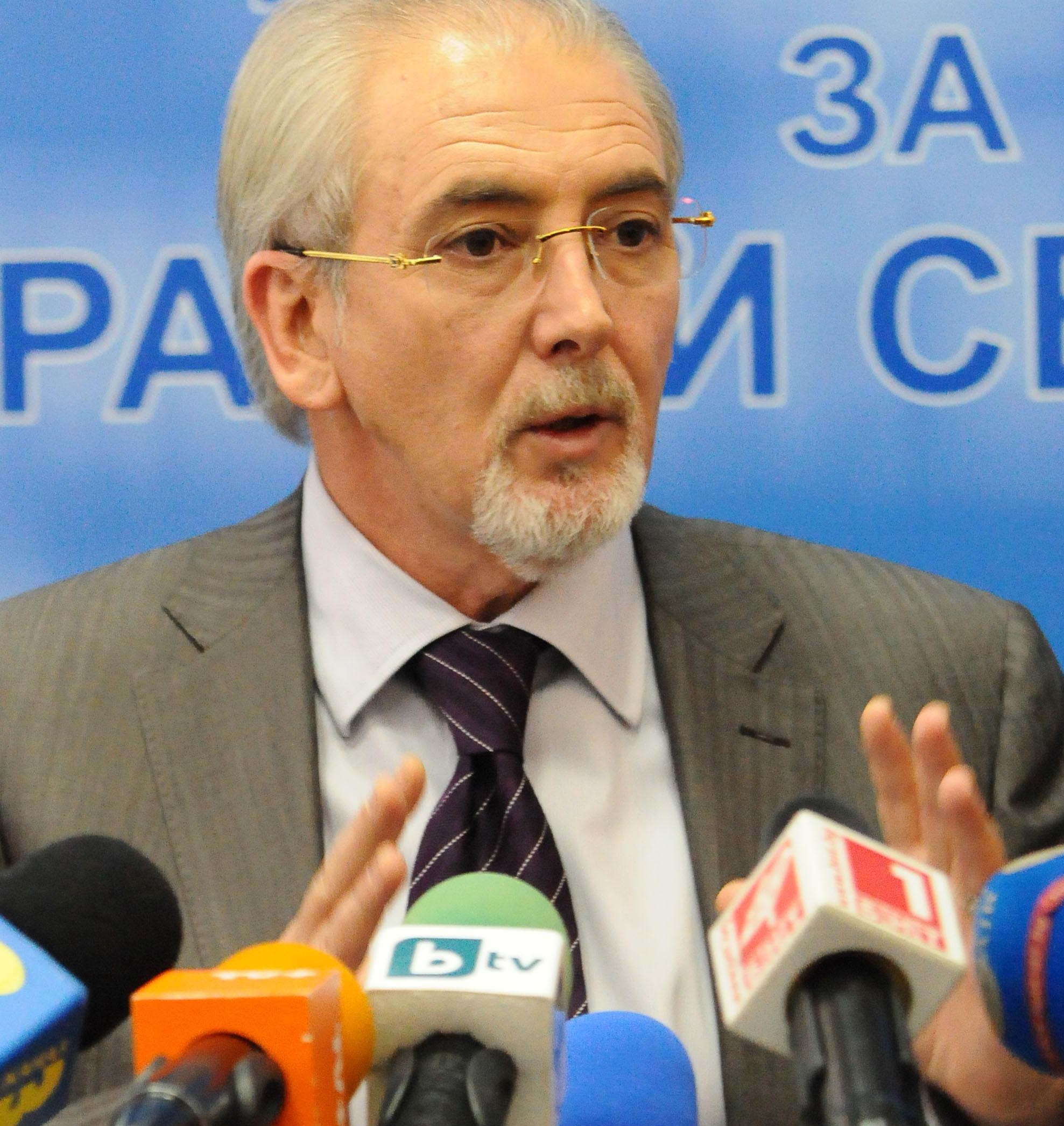 РИК бръкна в джоба на Местан за агитация на турски 