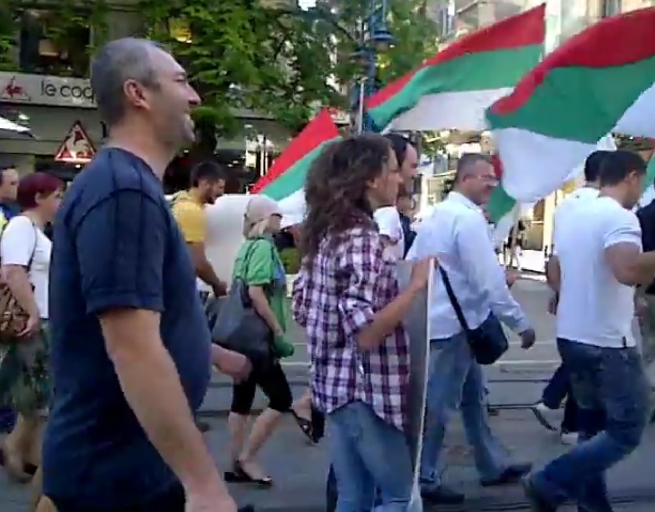 БЛИЦ TV: Скандалните бюлетини изкараха столичани на улицата