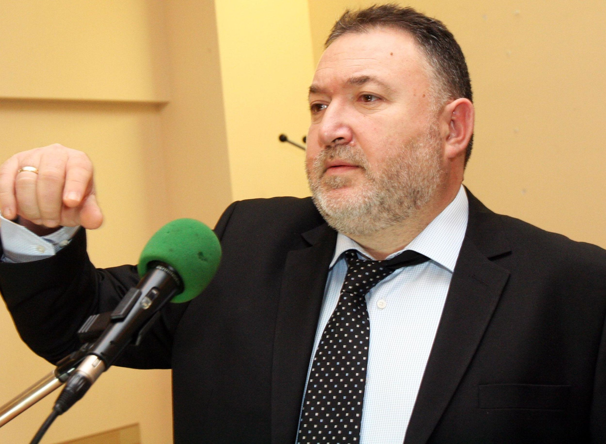 Емил Кабаиванов пред БЛИЦ: Подавам оставка!