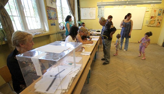 Предаването на бюлетините протича спокойно 