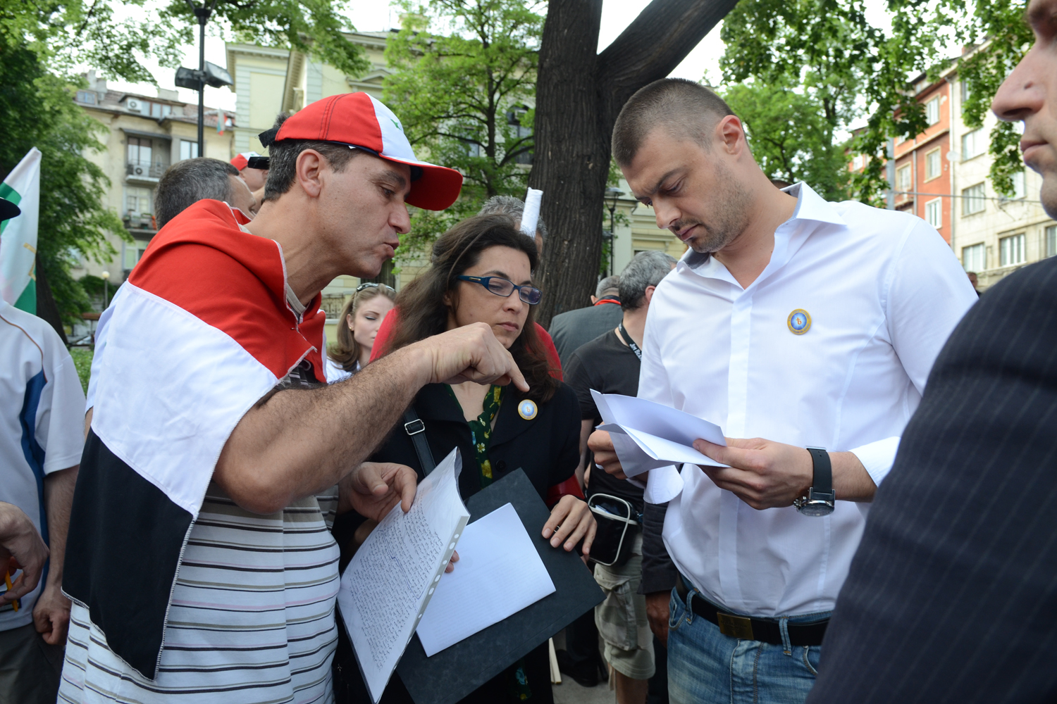 Бареков на протест срещу политиката на "свалени гащи" на Борисов