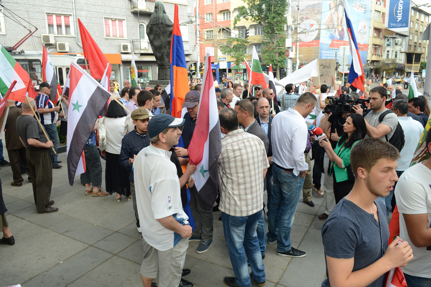 Бареков на протест срещу политиката на "свалени гащи" на Борисов