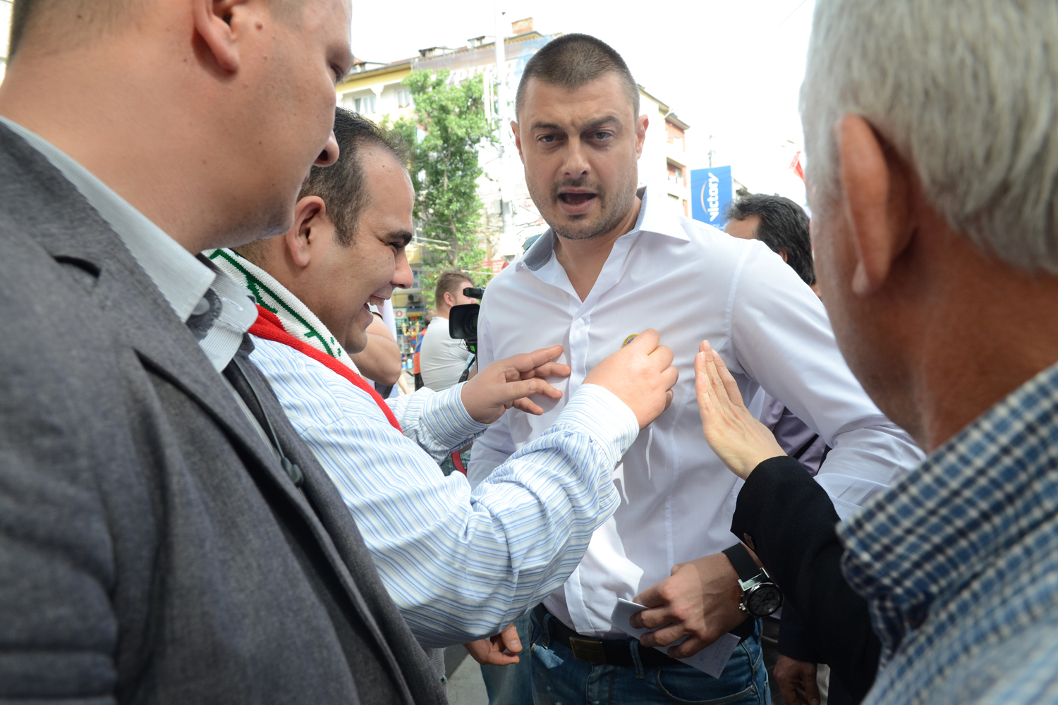 Бареков на протест срещу политиката на "свалени гащи" на Борисов
