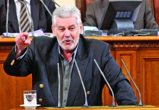 Ламбо удря първия звънец в костюм на Арнаудов от "Фамилията"