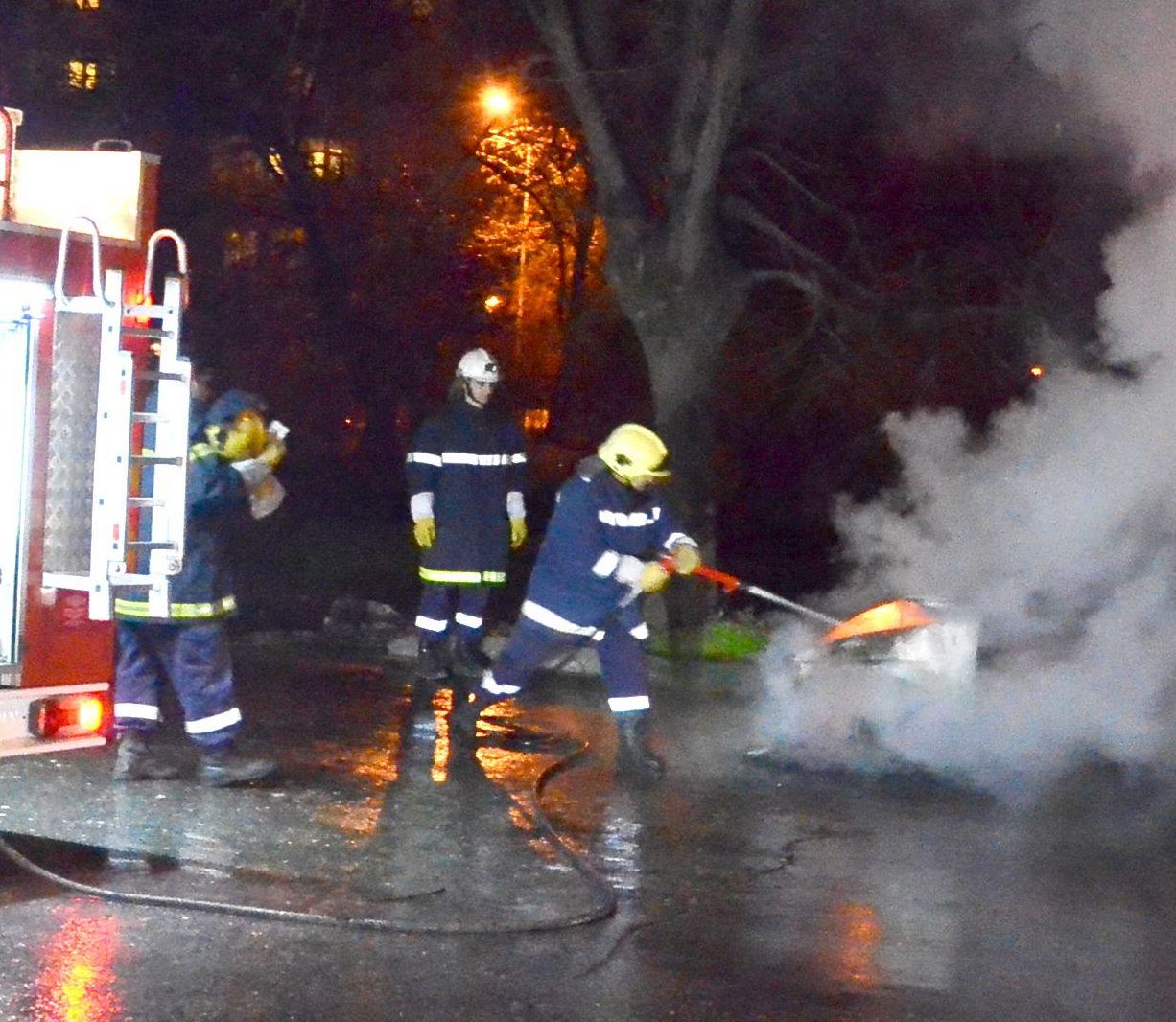 Пожар изпепели бутилки в стъкларски завод в Пловдив