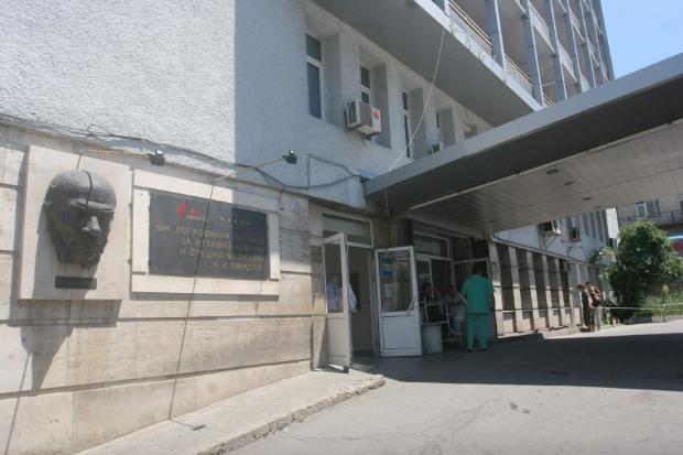 Тийнейджъри пребиха момиче на автобусна спирка 