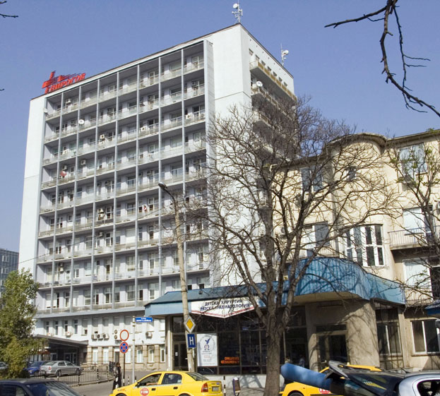 Бебе с опасност за живота, паднало в казан с курбан