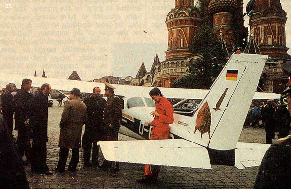 28.5.1987 г.: Германецът Матиас Руст каца на Червения площад в Москва