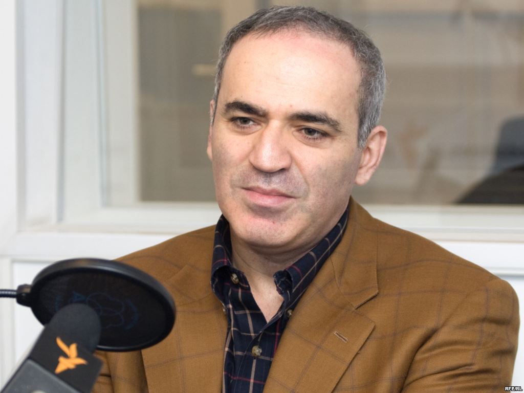 Гари Каспаров лови бас, че ваксината на Путин е американска 