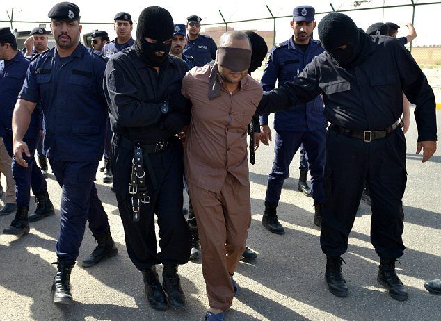 На път към смъртта: Изнасилвач и убиец правят последните си крачки до бесилото (СНИМКИ 18+)