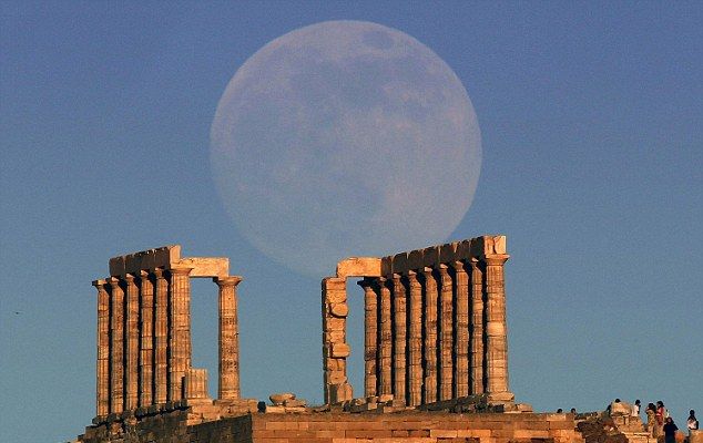 Тежък удар по туристите в Гърция, вдигнаха цените и на...