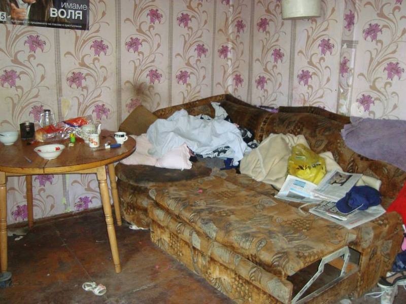 Гонят семейство с 5 деца от жилище без ток и вода (СНИМКИ)