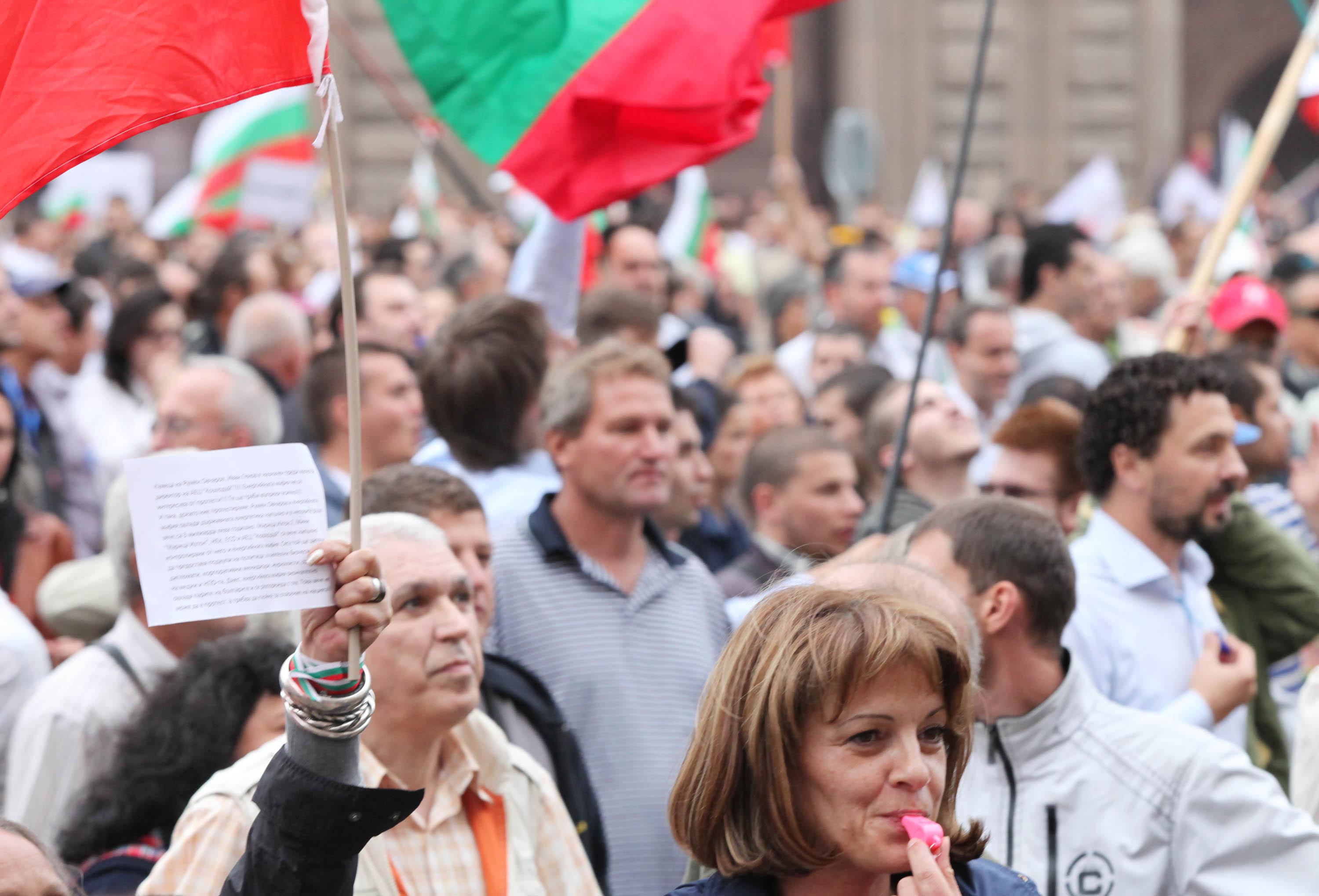 Протестът се разцепи на две 