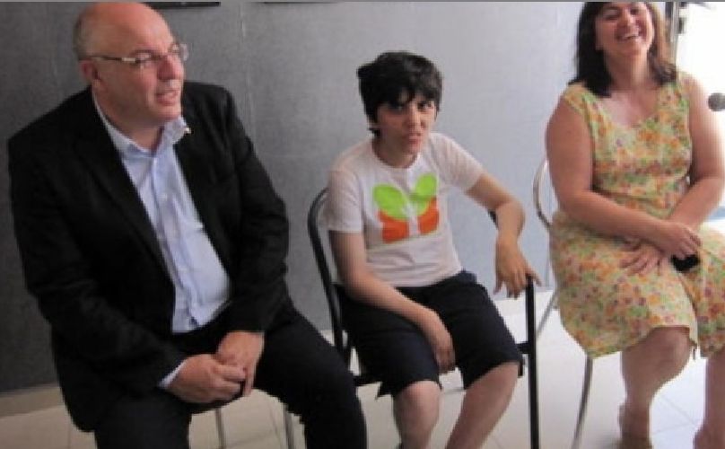 Чудо: Болна от церебрална парлиза проходи след 24 години 