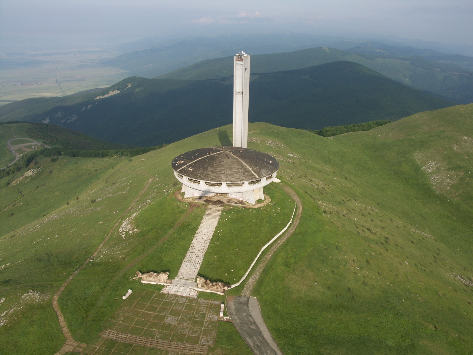 БСП кърпи пътя за Бузлуджа